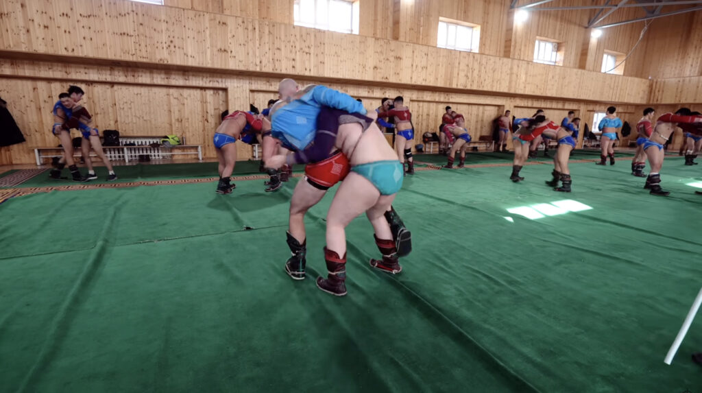 Bezoek aan het Mongools Worstelcentrum